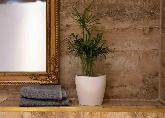 Stylisches Studio Mit Galerie-Schlafplatz